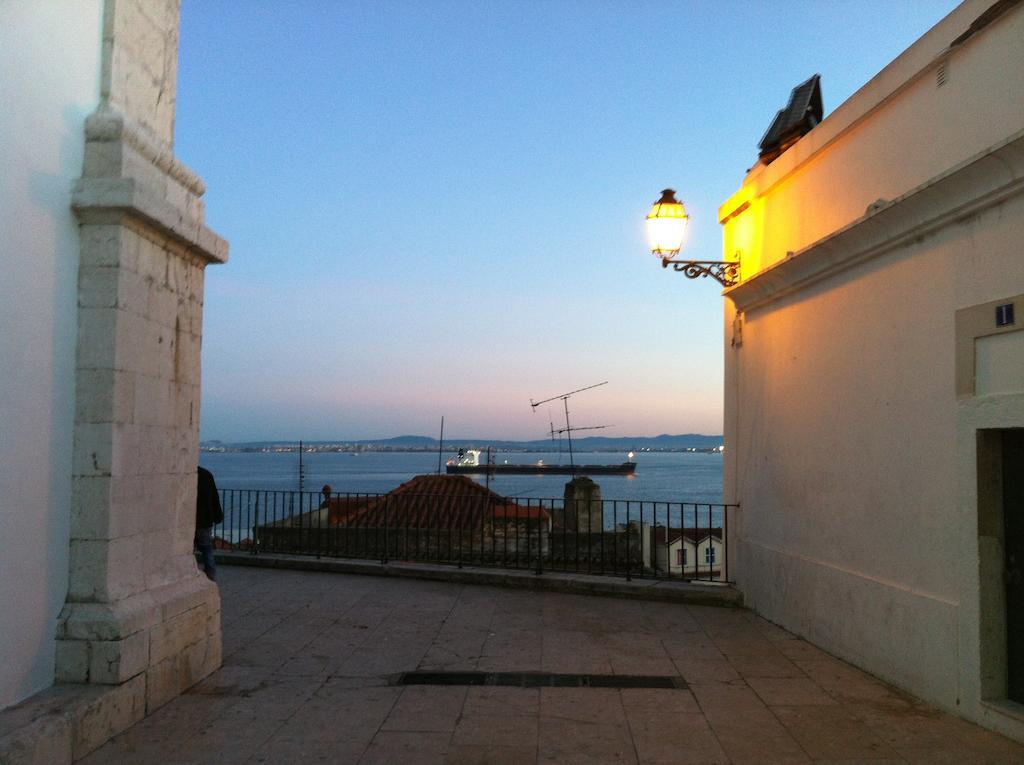 Appartamento Alfama Flats - Beco Dos Ramos Lisbona Esterno foto